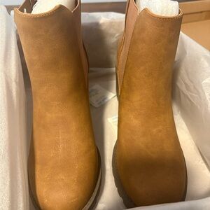 Dirty Laundry Camel Ankle Booties- NWT (8)